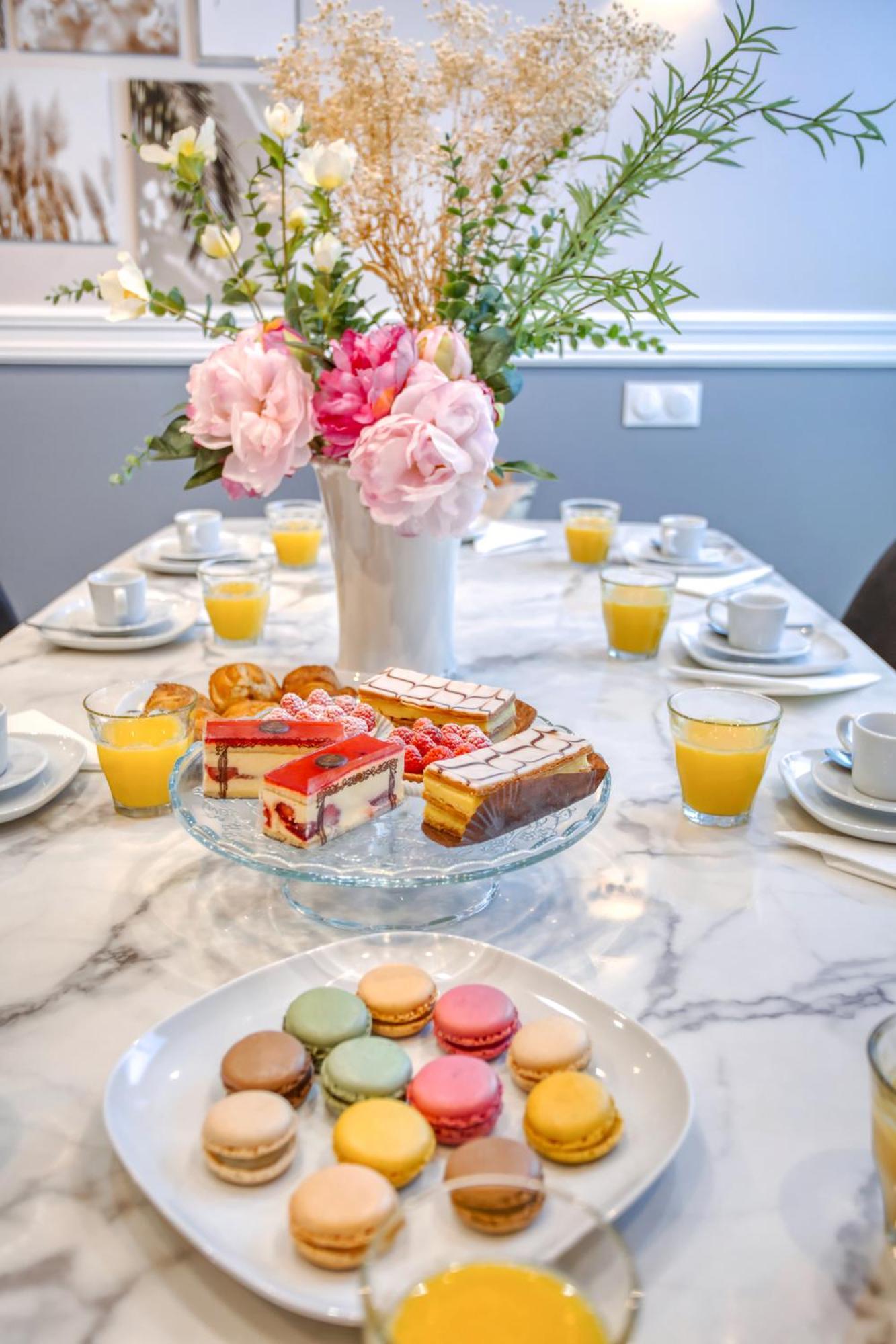 Elegant Triplex In Paris - Ideal For 10 - Aircon ภายนอก รูปภาพ