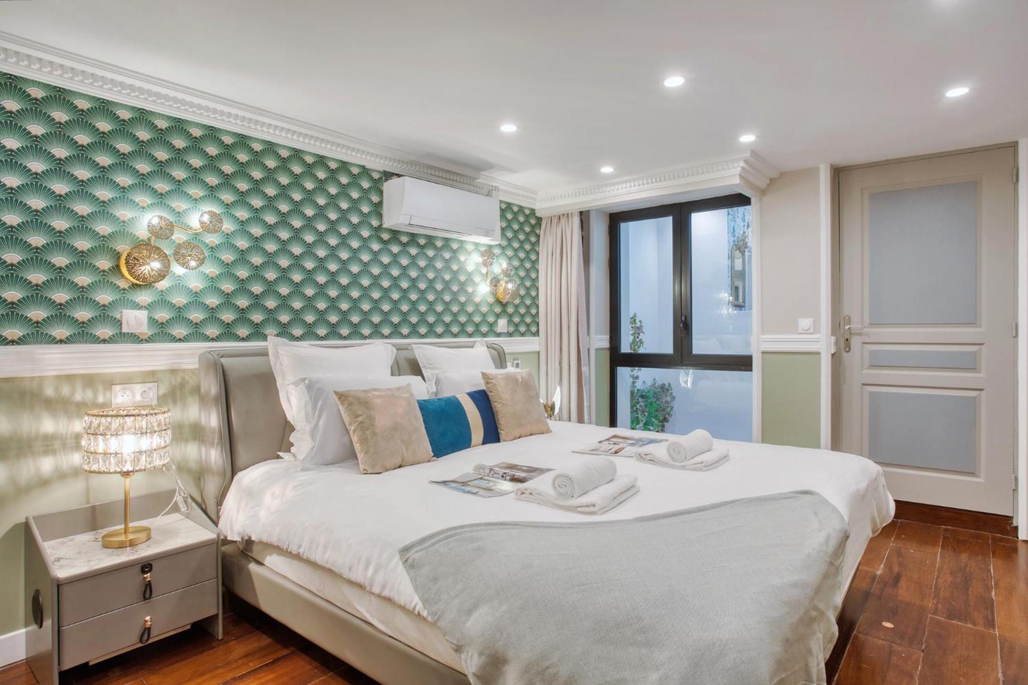 Elegant Triplex In Paris - Ideal For 10 - Aircon ภายนอก รูปภาพ