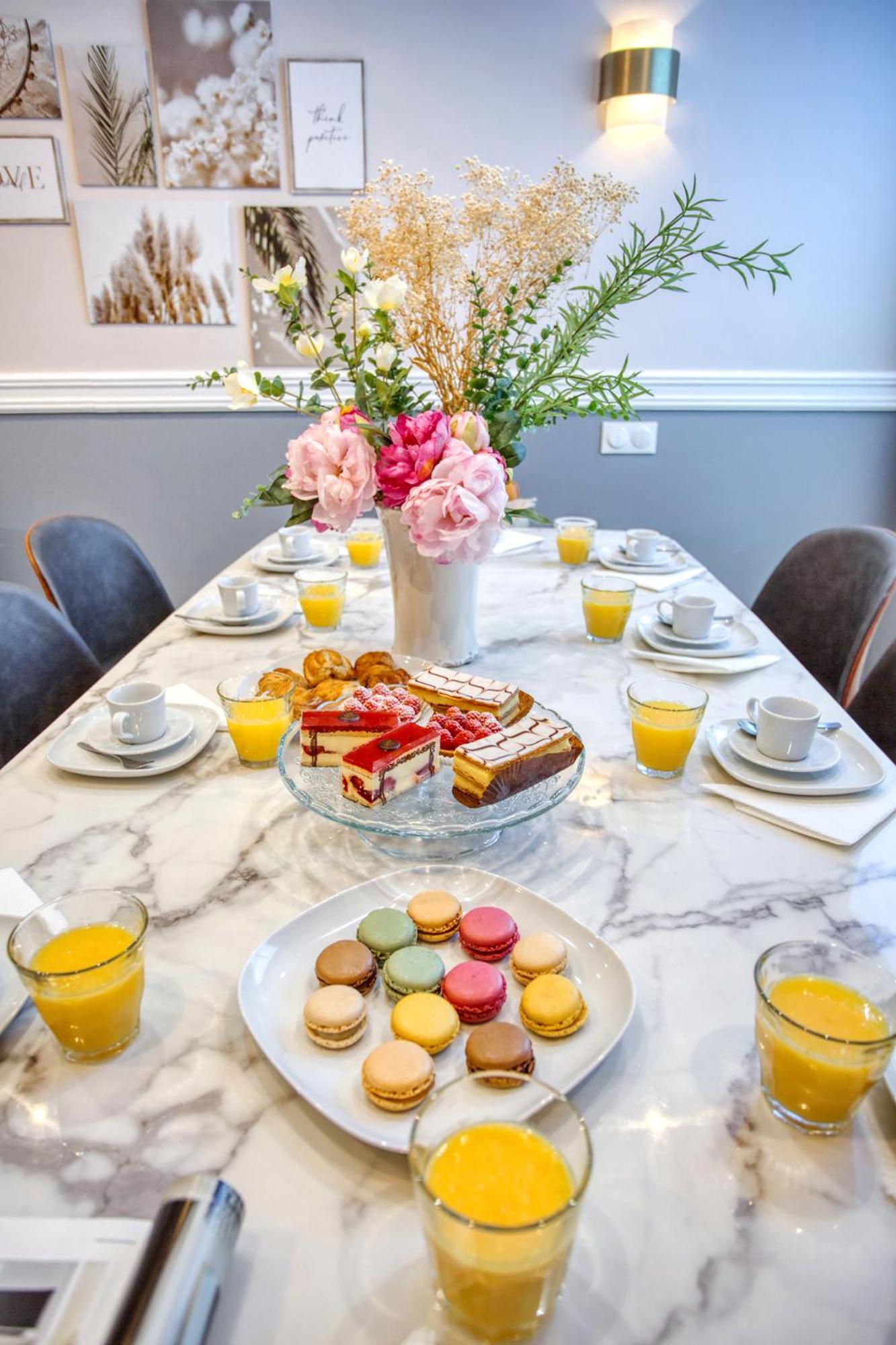 Elegant Triplex In Paris - Ideal For 10 - Aircon ภายนอก รูปภาพ
