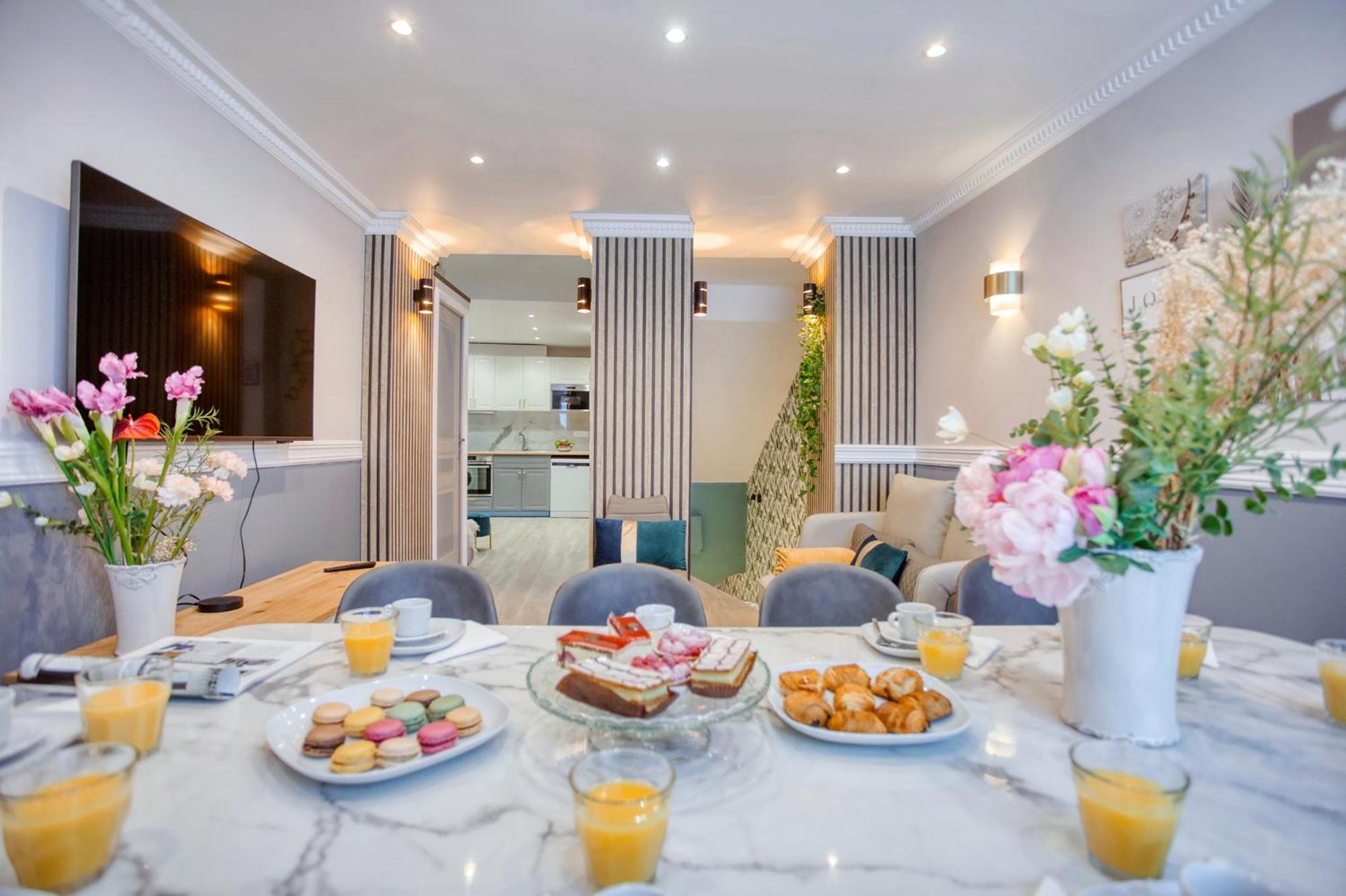 Elegant Triplex In Paris - Ideal For 10 - Aircon ภายนอก รูปภาพ