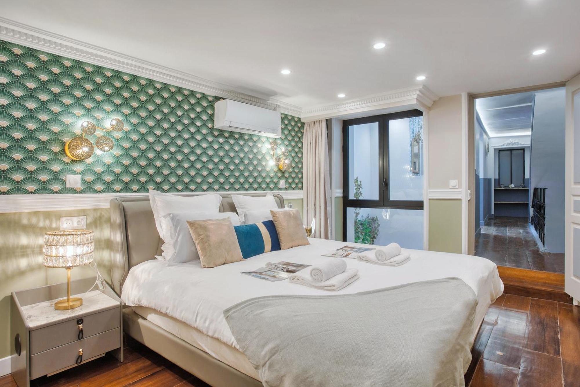 Elegant Triplex In Paris - Ideal For 10 - Aircon ภายนอก รูปภาพ