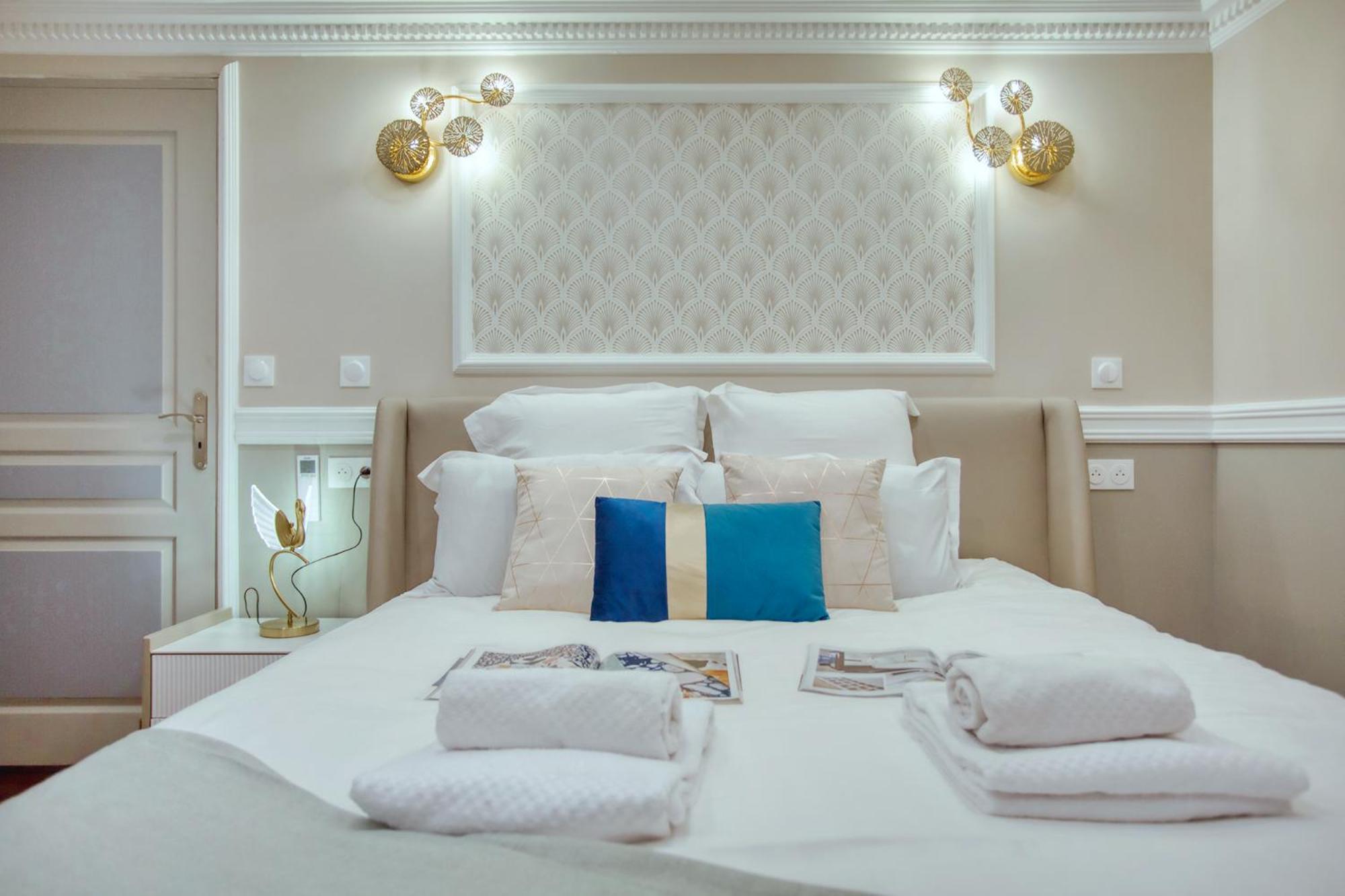 Elegant Triplex In Paris - Ideal For 10 - Aircon ภายนอก รูปภาพ