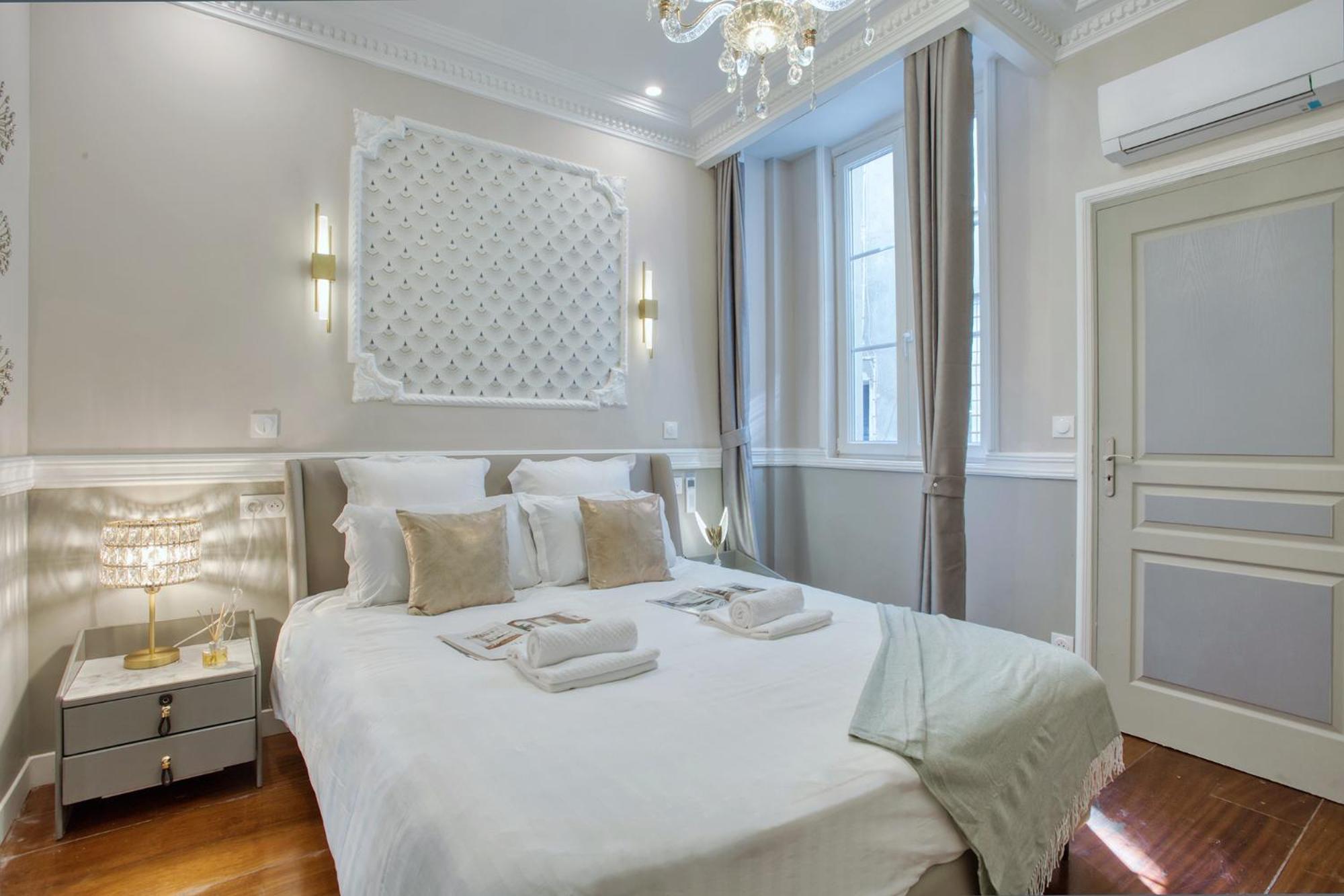 Elegant Triplex In Paris - Ideal For 10 - Aircon ภายนอก รูปภาพ