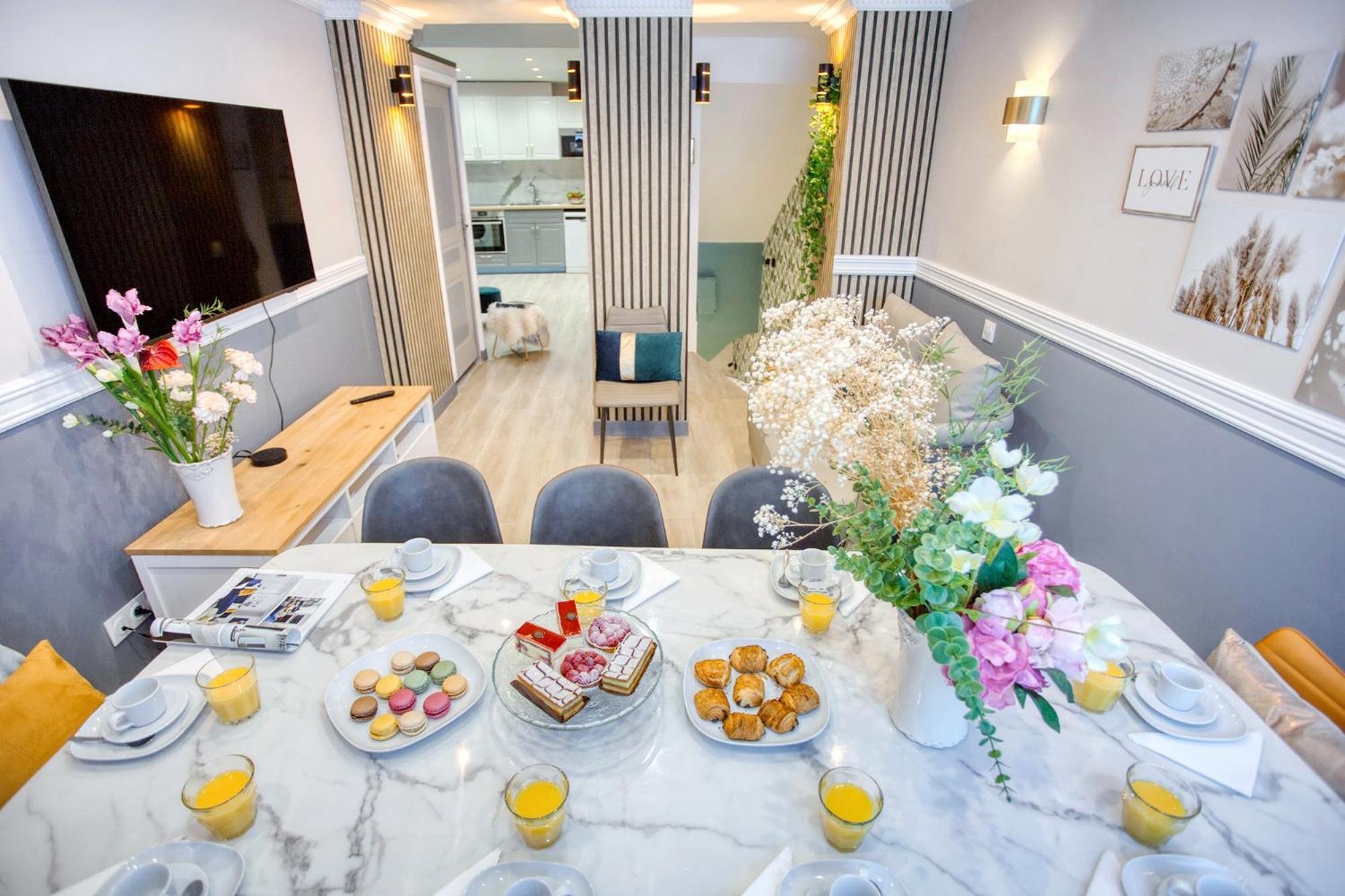 Elegant Triplex In Paris - Ideal For 10 - Aircon ภายนอก รูปภาพ